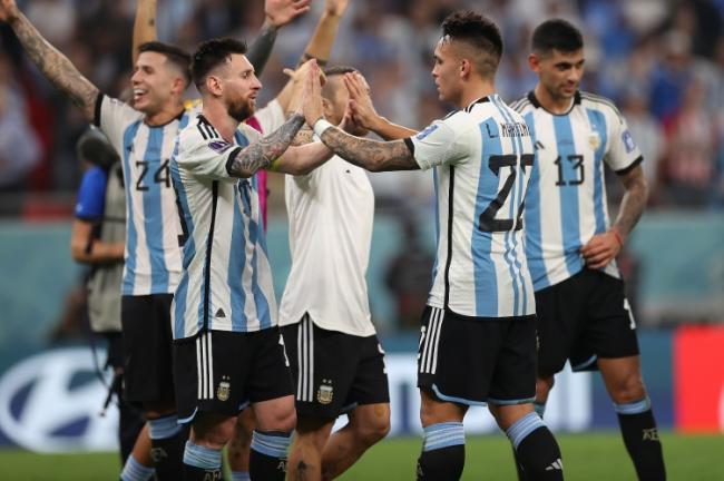 TYC dự đoán đội hình xuất phát của Argentina gặp Ecuador: Đá cặp với Messi là Lautaro, Enzo có tên trong danh sách