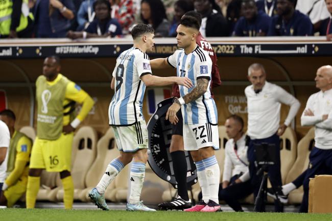 Cựu tiền vệ Lazio: Khó chọn giữa Lautaro và Người nhện, họ phải chạy đua vì Messi nhiều hơn